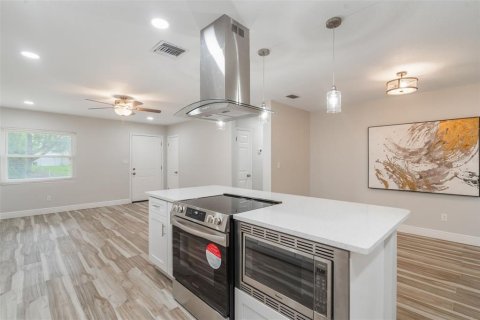 Casa en alquiler en Orlando, Florida, 4 dormitorios, 215.44 m2 № 1902354 - foto 18
