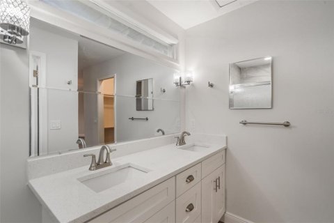 Casa en alquiler en Orlando, Florida, 4 dormitorios, 215.44 m2 № 1902354 - foto 27