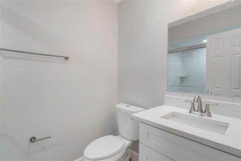 Casa en alquiler en Orlando, Florida, 4 dormitorios, 215.44 m2 № 1902354 - foto 28