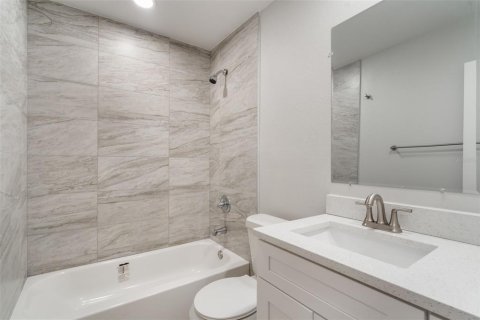 Casa en alquiler en Orlando, Florida, 4 dormitorios, 215.44 m2 № 1902354 - foto 29