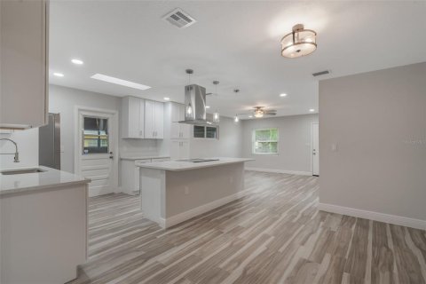 Casa en alquiler en Orlando, Florida, 4 dormitorios, 215.44 m2 № 1902354 - foto 21