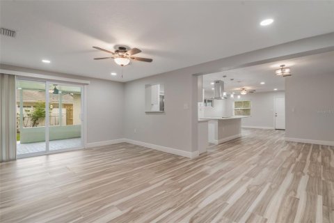 Casa en alquiler en Orlando, Florida, 4 dormitorios, 215.44 m2 № 1902354 - foto 4