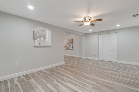 Casa en alquiler en Orlando, Florida, 4 dormitorios, 215.44 m2 № 1902354 - foto 5