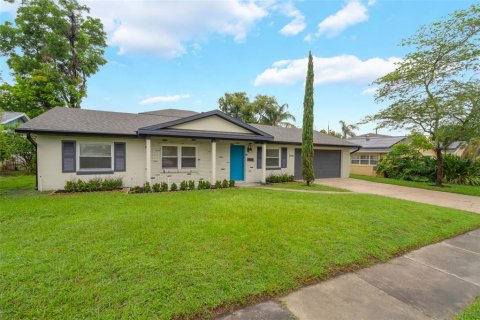 Casa en alquiler en Orlando, Florida, 4 dormitorios, 215.44 m2 № 1902354 - foto 1