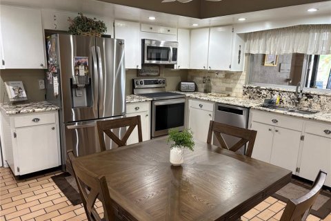 Villa ou maison à vendre à Altamonte Springs, Floride: 4 chambres, 238.94 m2 № 2403173 - photo 8