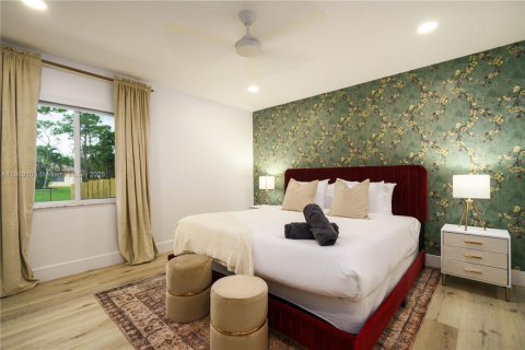 House in West Palm Beach, Florida 8 bedrooms, 338.07 sq.m. № 2013060 - photo 24