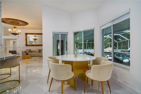 House in West Palm Beach, Florida 8 bedrooms, 338.07 sq.m. № 2013060 - photo 7