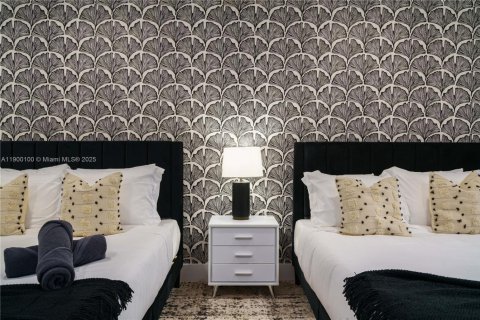 House in West Palm Beach, Florida 8 bedrooms, 338.07 sq.m. № 2013060 - photo 27