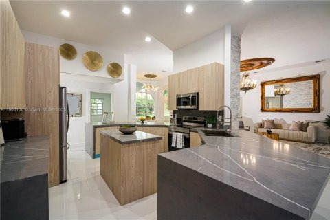 House in West Palm Beach, Florida 8 bedrooms, 338.07 sq.m. № 2013060 - photo 4