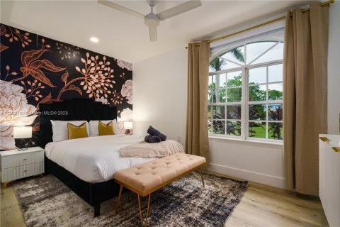 House in West Palm Beach, Florida 8 bedrooms, 338.07 sq.m. № 2013060 - photo 19