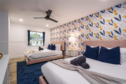 House in West Palm Beach, Florida 8 bedrooms, 338.07 sq.m. № 2013060 - photo 17