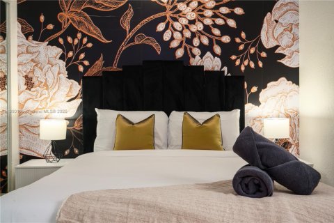 House in West Palm Beach, Florida 8 bedrooms, 338.07 sq.m. № 2013060 - photo 18