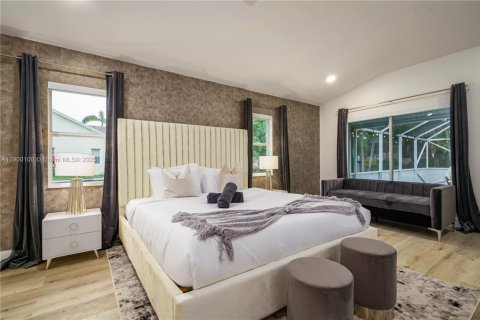 House in West Palm Beach, Florida 8 bedrooms, 338.07 sq.m. № 2013060 - photo 22