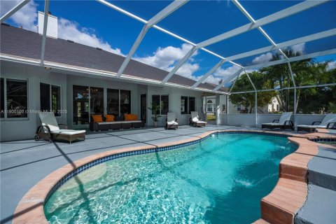 House in West Palm Beach, Florida 8 bedrooms, 338.07 sq.m. № 2013060 - photo 30