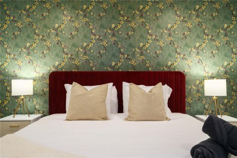 House in West Palm Beach, Florida 8 bedrooms, 338.07 sq.m. № 2013060 - photo 25