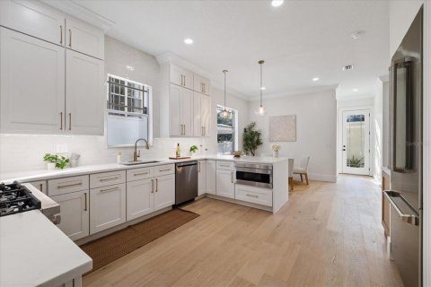 Villa ou maison à vendre à Tampa, Floride: 4 chambres, 291.53 m2 № 2429111 - photo 11