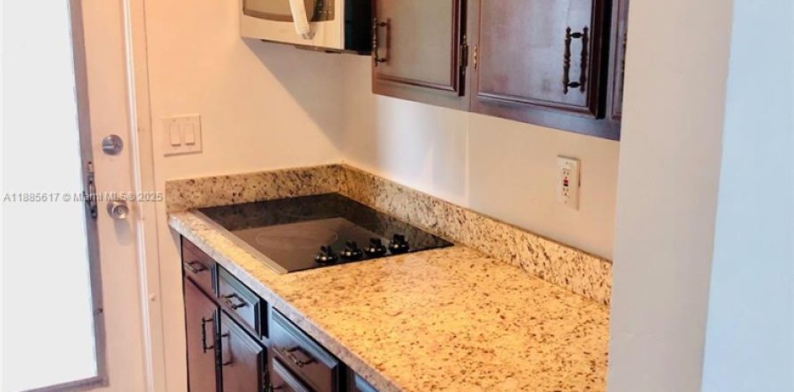 Condominio en Fort Lauderdale, Florida, 2 dormitorios № 1932468