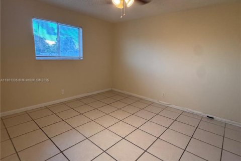 Appartement à louer à Hollywood, Floride: 1 chambre, 51.56 m2 № 2016143 - photo 2