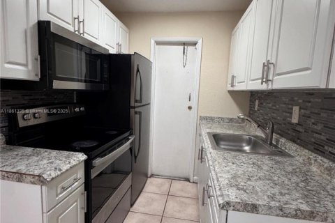 Appartement à louer à Hollywood, Floride: 1 chambre, 51.56 m2 № 2016143 - photo 4