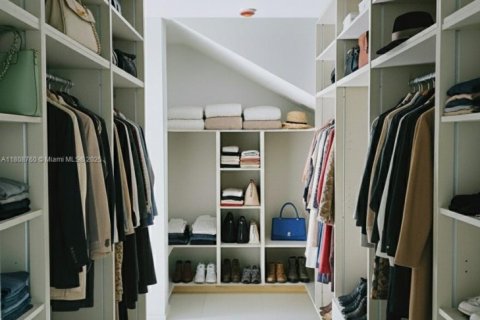 Купить виллу или дом в Майами, Флорида 4 спальни, № 1940207 - фото 24