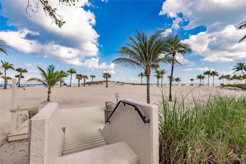 Condominio en venta en Fort Lauderdale, Florida, 2 dormitorios, 117.43 m2 № 2032714 - foto 30