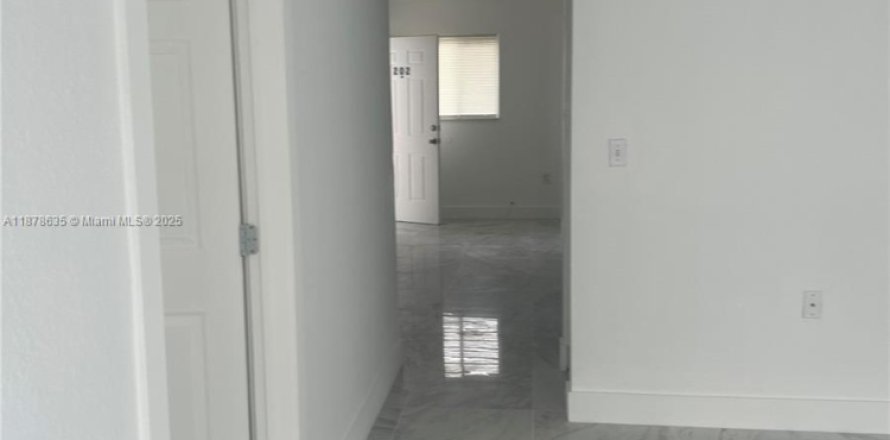 Apartment in Hialeah, Florida 3 bedrooms, 311.22 sq.m. № 1927365