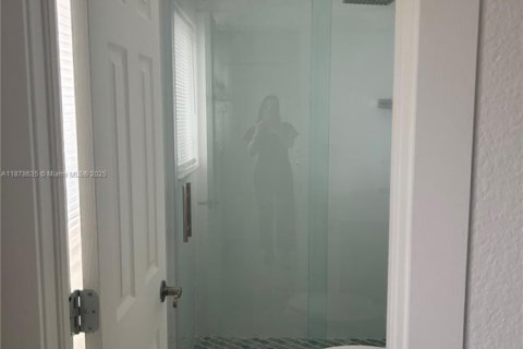 Apartamento en alquiler en Hialeah, Florida, 3 dormitorios, 311.22 m2 № 1927365 - foto 11