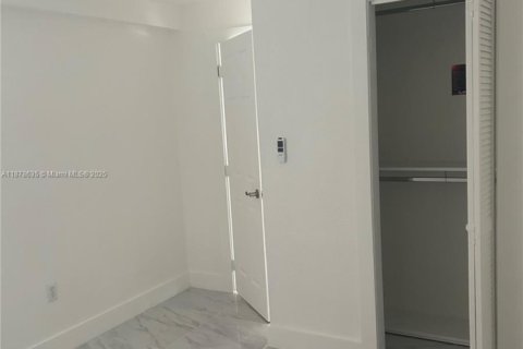 Apartment in Hialeah, Florida 3 bedrooms, 311.22 sq.m. № 1927365 - photo 8