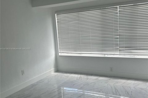 Apartment in Hialeah, Florida 3 bedrooms, 311.22 sq.m. № 1927365 - photo 2