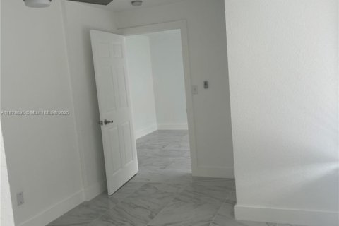Apartamento en alquiler en Hialeah, Florida, 3 dormitorios, 311.22 m2 № 1927365 - foto 16