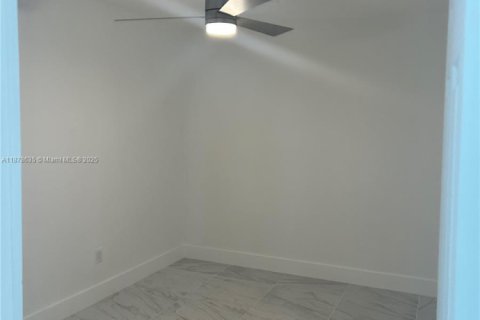 Apartment in Hialeah, Florida 3 bedrooms, 311.22 sq.m. № 1927365 - photo 13