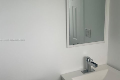 Apartment in Hialeah, Florida 3 bedrooms, 311.22 sq.m. № 1927365 - photo 12