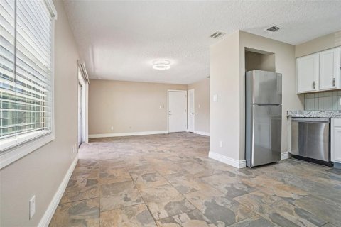 Купить кондоминиум в Кэсселберри, Флорида 5 комнат, 82.78м2, № 2094485 - фото 8