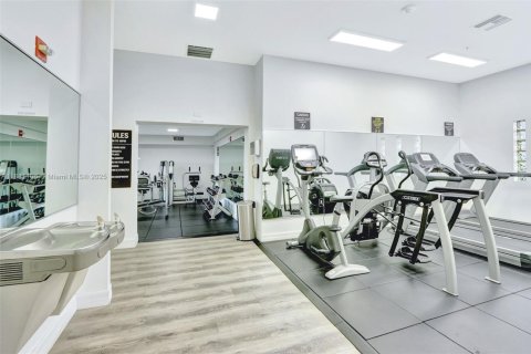 Купить кондоминиум в Майами, Флорида 2 спальни, 81.94м2, № 2195032 - фото 11