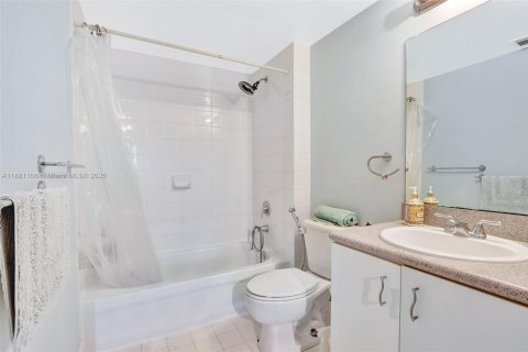 Купить кондоминиум в Майами, Флорида 2 спальни, 81.94м2, № 2195032 - фото 9