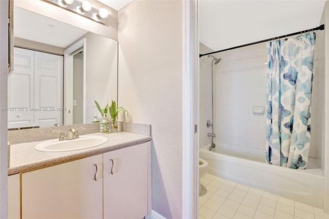 Купить кондоминиум в Майами, Флорида 2 спальни, 81.94м2, № 2195032 - фото 7