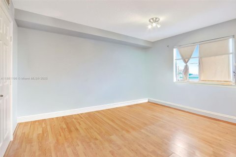 Купить кондоминиум в Майами, Флорида 2 спальни, 81.94м2, № 2195032 - фото 8