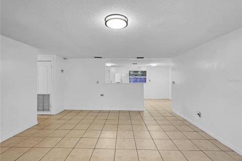 House in Lakeland, Florida 3 bedrooms, 111.85 sq.m. № 2259451 - photo 3