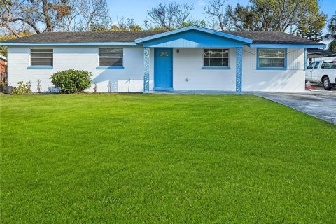 House in Lakeland, Florida 3 bedrooms, 111.85 sq.m. № 2259451
