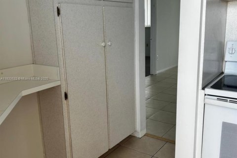 Condo in Aventura, Florida, 1 bedroom № 1814678 - photo 12
