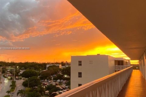 Condo in Aventura, Florida, 1 bedroom № 1814678 - photo 9