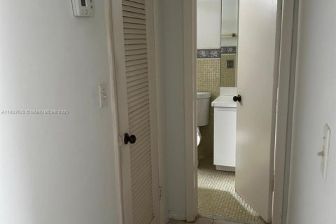 Condo in Aventura, Florida, 1 bedroom № 1814678 - photo 11