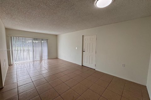 Снять в аренду кондоминиум в Уэст-Палм-Бич, Флорида 3 спальни, 86.4м2, № 1950364 - фото 4