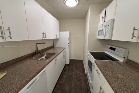 Снять в аренду кондоминиум в Уэст-Палм-Бич, Флорида 3 спальни, 86.4м2, № 1950364 - фото 6