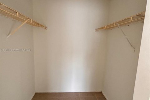 Снять в аренду кондоминиум в Уэст-Палм-Бич, Флорида 3 спальни, 86.4м2, № 1950364 - фото 19