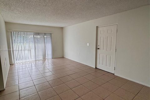 Снять в аренду кондоминиум в Уэст-Палм-Бич, Флорида 3 спальни, 86.4м2, № 1950364 - фото 5