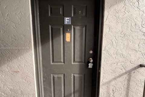 Снять в аренду кондоминиум в Уэст-Палм-Бич, Флорида 3 спальни, 86.4м2, № 1950364 - фото 1