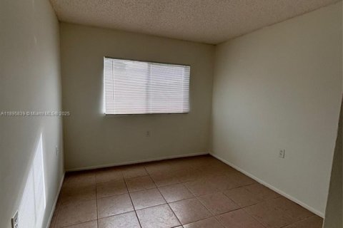 Снять в аренду кондоминиум в Уэст-Палм-Бич, Флорида 3 спальни, 86.4м2, № 1950364 - фото 10