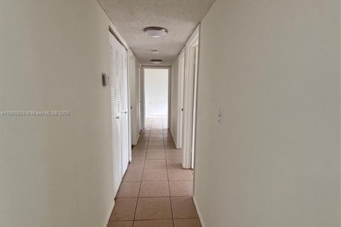 Снять в аренду кондоминиум в Уэст-Палм-Бич, Флорида 3 спальни, 86.4м2, № 1950364 - фото 9