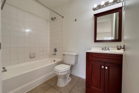 Снять в аренду кондоминиум в Уэст-Палм-Бич, Флорида 3 спальни, 86.4м2, № 1950364 - фото 22